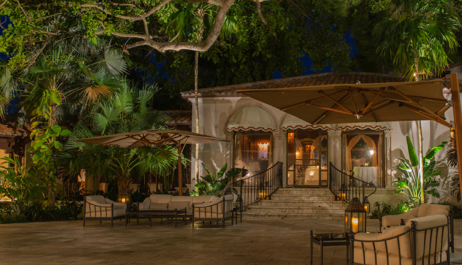 Lounge and Piano Bar